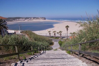Modern villa with swimming pool and terrace, near the Bay of Obidos