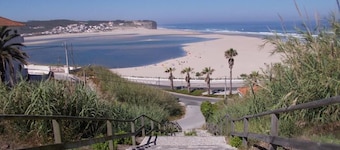 Moderne villa med swimmingpool og terrasse, nær bugten Obidos