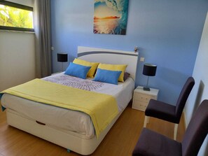 3 bedrooms, iron/ironing board, WiFi, bed sheets