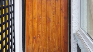 A wooden door with a heart-shaped wreath and a number plate. - Bluehill Cottage,Ambleside, Stunning Views, parking, 0.8ml to Ambleside centre (Ambleside)