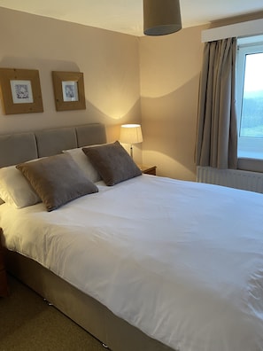 3 bedrooms, iron/ironing board, travel crib, free WiFi - Bluehill Cottage,Ambleside, Stunning Views, parking, 0.8ml to Ambleside centre (Ambleside)