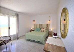 4 bedrooms, iron/ironing board, WiFi - Marina 8 - Javea, Costa Blanca (Javea)