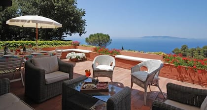 Cozy apt with sweeping sea view, beach club access at Cala Piccola bay. WiFi, AC