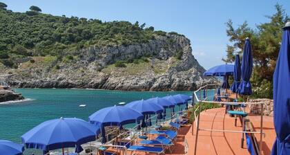 Cozy apt with sweeping sea view, beach club access at Cala Piccola bay. WiFi, AC