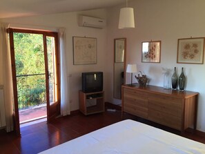 3 soverom, strykejern/-brett, reiseseng for barn og wi-fi (inkludert)