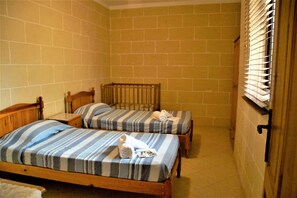 3 habitaciones, tabla de planchar con plancha y wifi gratis