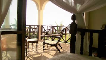 3 chambres, coffres-forts dans les chambres, bureau