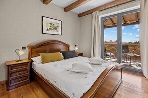 4 quartos, ferros/tábuas de passar roupa, Wi-Fi, roupa de cama