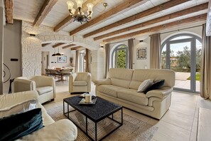 TV, fireplace, ping pong, stereo - Villa Gimino - Beautiful villa with heated private pool, table football and darts (Pifari)