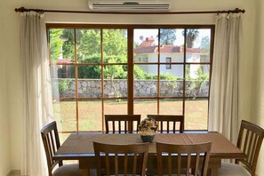 Dining -  Perfect location 2 minutes to all amenities, bars/bus/restaurants and shops. (Ölüdeniz)