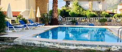 حمّام سباحة خارجي