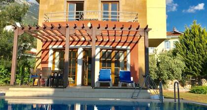 Parfait emplacement à 2 minutes de toutes les commodités, bars / bus / restaurants et magasins.