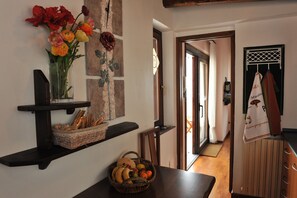 Interior - “The Sail” penthouse with extraordinary views, WIFI, reserved parking place, pet friendly (Pianello del Lario)