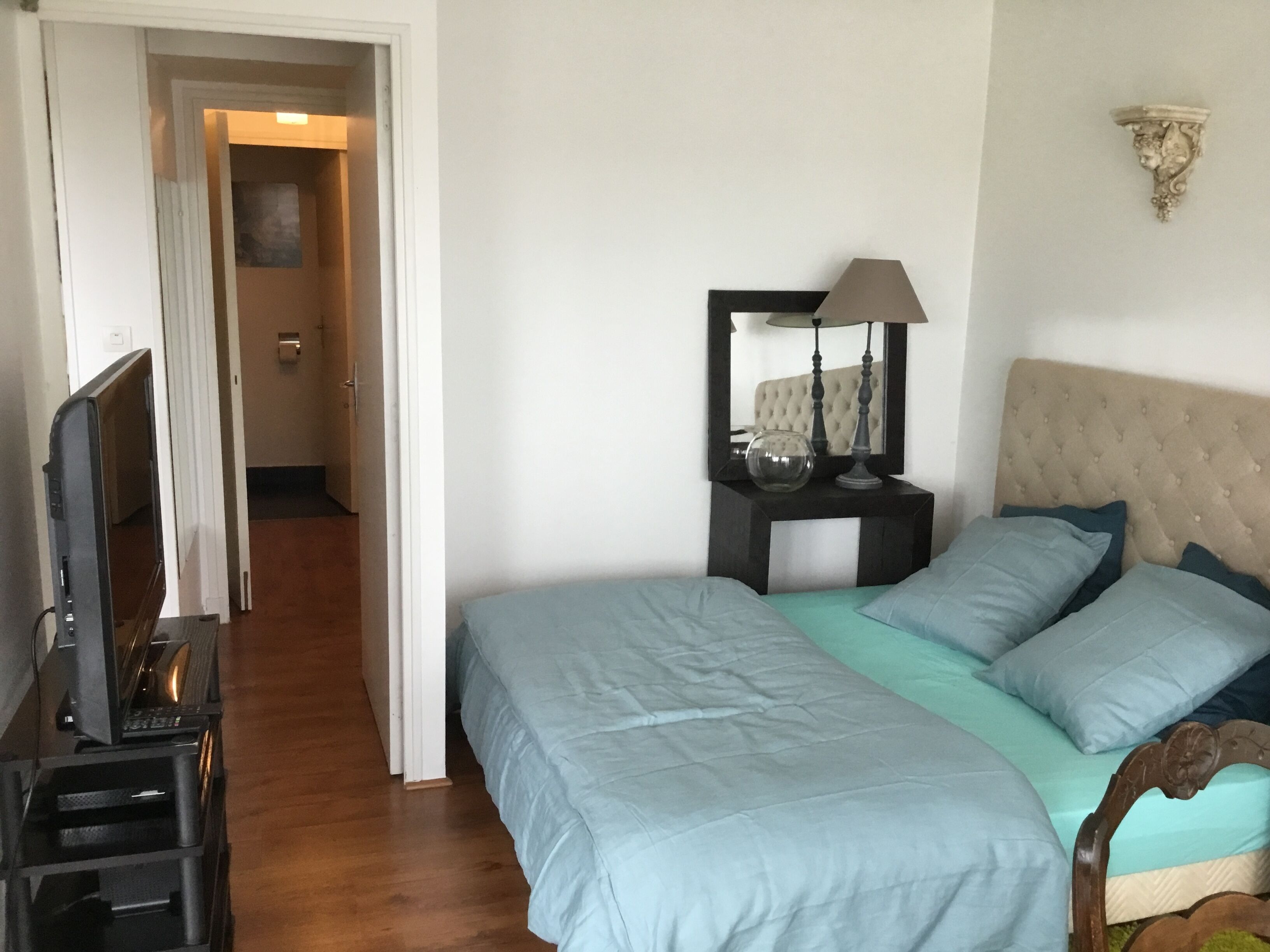 1 chambre, fer et planche à repasser, Wi-Fi gratuit, draps fournis