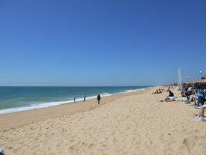 Beach nearby - V3-Faro a / c, w / pool / bbq / table tennis, Net / Tv / beach, airport and hospital (Faro)