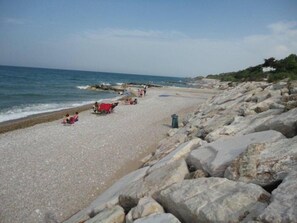 Beach nearby, beach towels - Big house with garden among hills of vineyards 5 min. from the sea (San Vito Chietino)