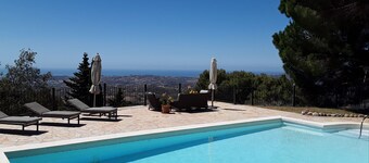 新着！ 豪華さ、ロケーション、利便性。 ミハス村近くのヴィラ。