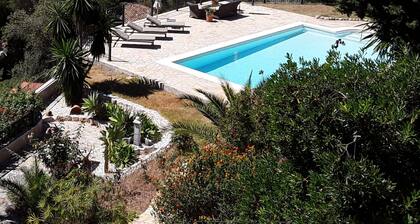 Nouveau! Luxe, emplacement et commodité. Villa prÚs du village de Mijas.