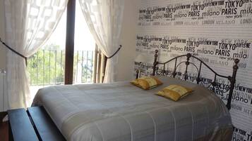 4 bedrooms, iron/ironing board, travel cot, free WiFi