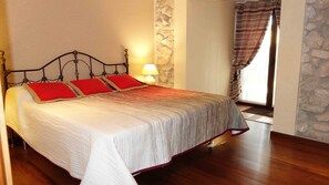 4 chambres, fer et planche à repasser, lit parapluie, Wi-Fi gratuit