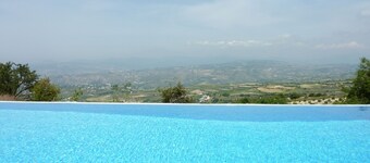  Villa privée, sans vis à vis, grande piscine, bain à remous, Wi-Fi, à 15 minutes de Paphos