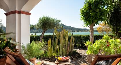 Remontoitu studio-asunnot Andalusian talo järvellä