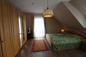 3 chambres, coffres-forts dans les chambres, bureau