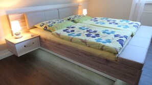 2 bedrooms, WiFi, bed sheets