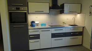 Kühlschrank, Ofen, Herdplatte, Geschirrspüler