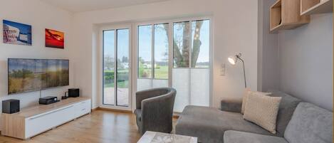 テレビ、暖炉、ステレオ