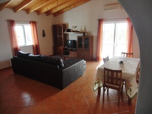 TV, fireplace, DVD player, books - Cozy. Holliday House | Private Swimming Pool | Algarve |10 min from beach (Olhão)