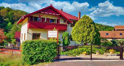 Ferienwohnung am Rennsteig, direkt bei Eisenach, am Südhang der Wartburg gelegen