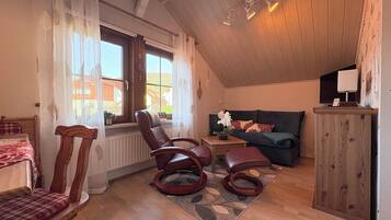 Smart-TV, Kamin, DVD-Player, Bücher