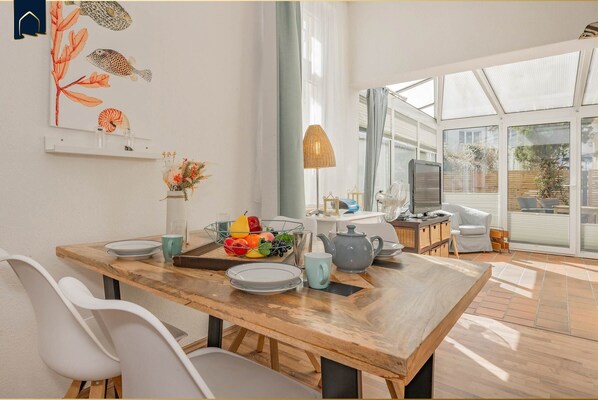 Dining - Cozy apartment in Heringsdorf with terrace - 150 m to the beach (Seebad Heringsdorf)