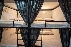 Quarto casal, em dormitório misto (4 Bed) | Ferros/tábuas de passar roupa, Wi-Fi de cortesia