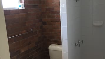 Shower, free toiletries