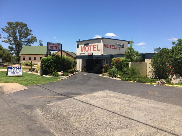 Property entrance - Millmerran Motel (Millmerran)