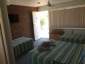Iron/ironing board, free WiFi, bed sheets - Millmerran Motel (Millmerran)