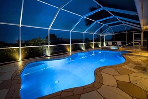 A heated pool - HD Smart TV's, Kayaks, Pool & Spa, WIFI, Gulf Access, E-Dart Board, Bar, Grill  (Cape Coral)