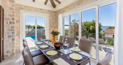 Villa LURDA mit herrlichem Meerblick und beheiztem Pool