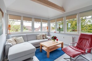 Smart TV, fireplace, video games, DVD player - Flooded with light, close to the center, WLAN, 400 m z. Beach (Zingst)