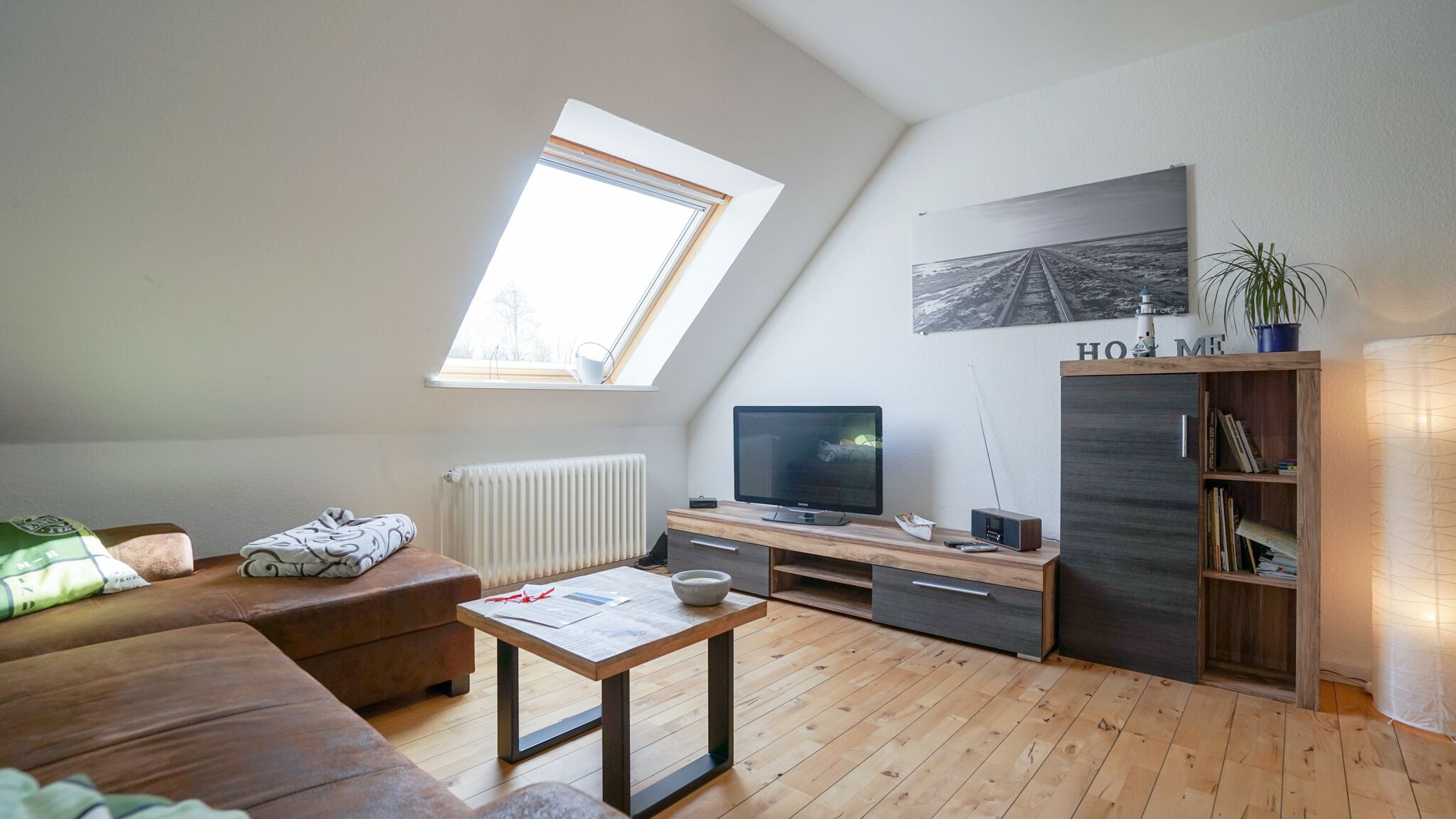 Fernseher, Bücher, Stereoanlage