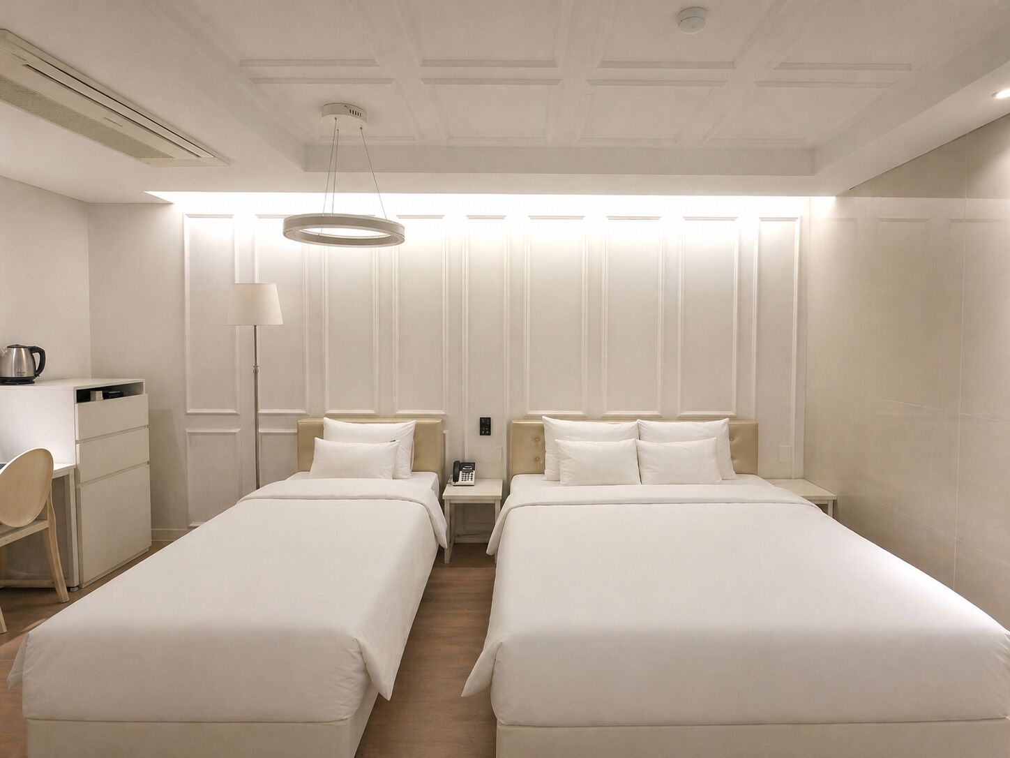 Deluxe Twin Room (White) | In-room safe, individually decorated, individually furnished, desk