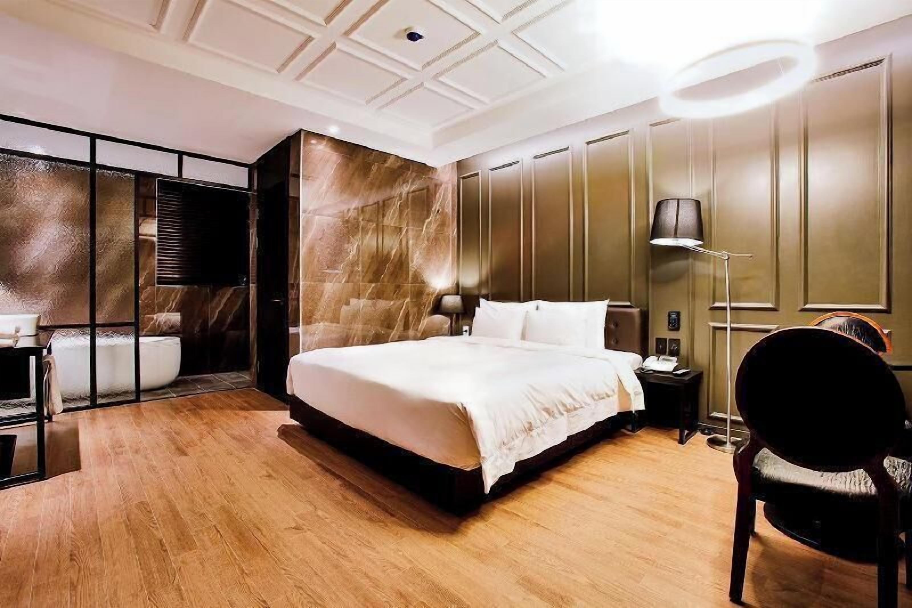 In-room safe, individually decorated, individually furnished, desk