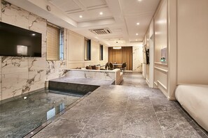 WANTED Suite | 起居区 | 平板电视