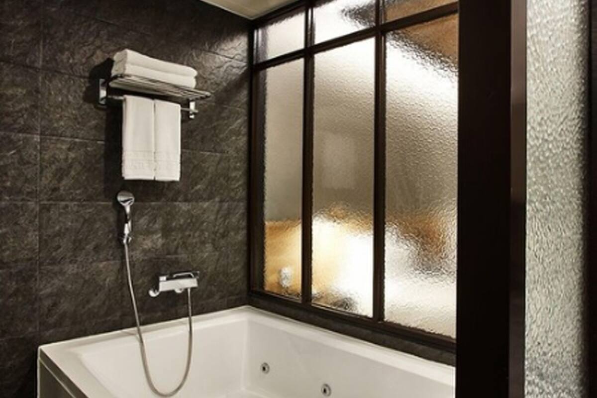 family twin room | deep-soaking bathtub