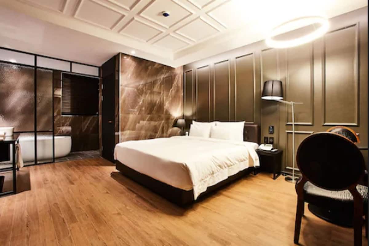 In-room safe, individually decorated, individually furnished, desk