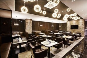 Colazione a buffet a pagamento, servita tutte le mattine 