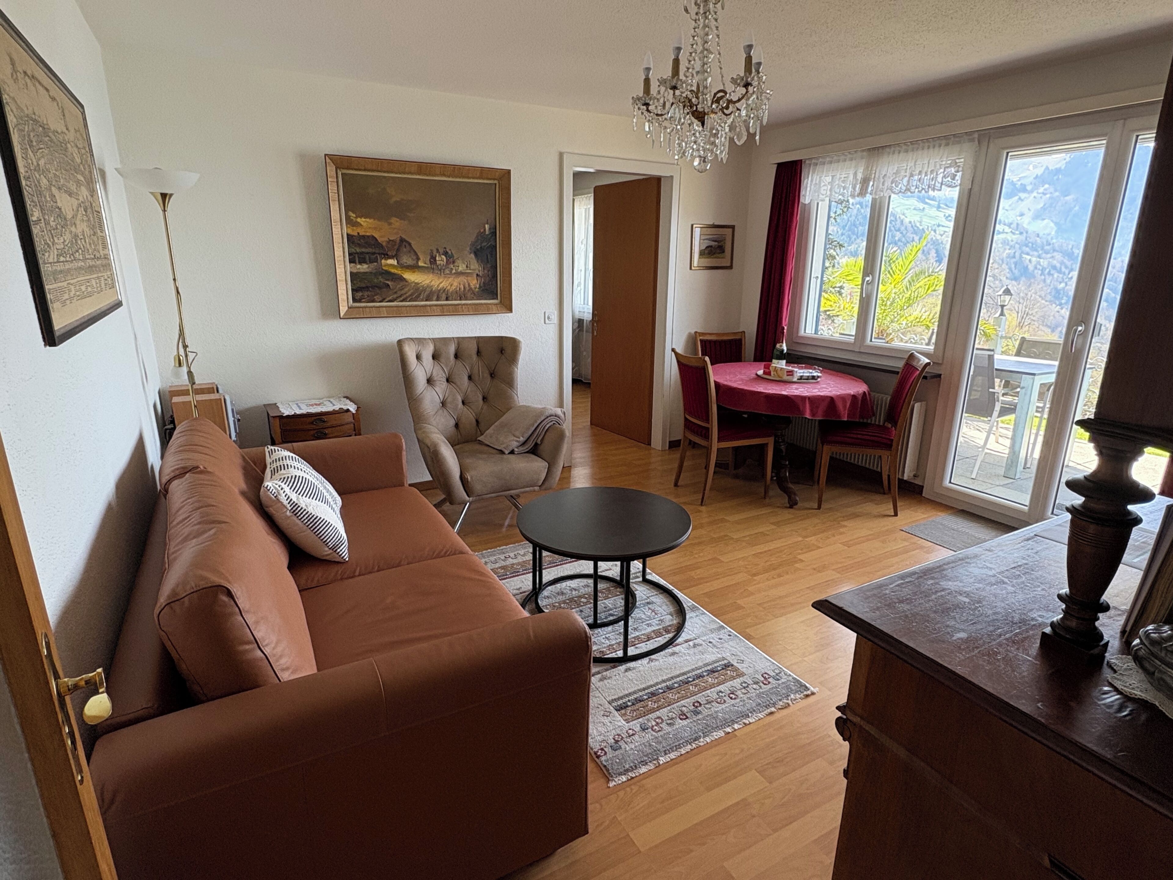 智能电视、DVD 播放器、书、立体声音响