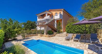 Holiday house MICHAEL with shared pool and private jacuzzi